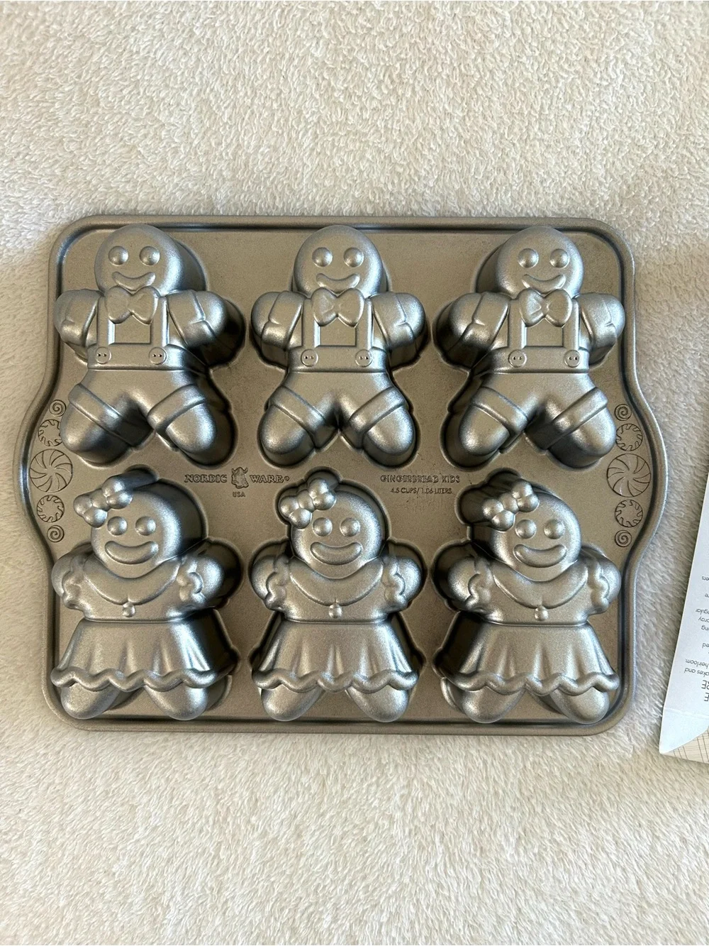 Williams Sonoma Nordic Ware 6 Loaf Holiday Gingerbread Kids Cakelet Pan NEW
